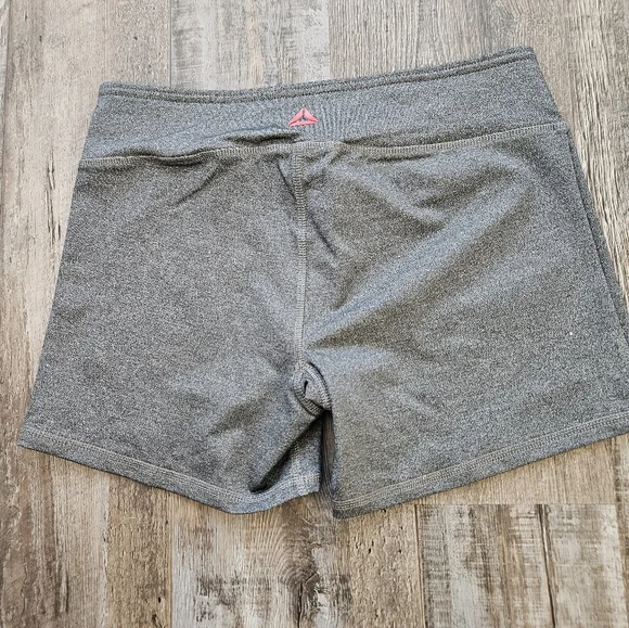 3 Shorts Bundle - Picture 9 of 11